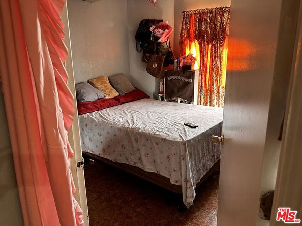 1363 E 59th Street, Los Angeles CA 90001