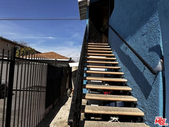 1363 E 59th Street, Los Angeles CA 90001