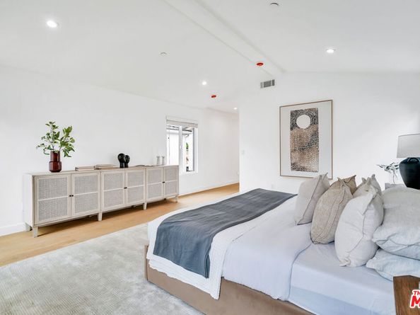 7832 Croydon Avenue, Los Angeles CA 90045