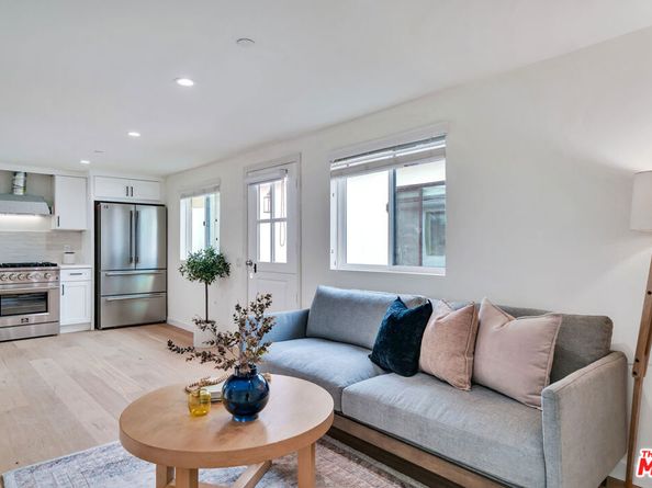 7832 Croydon Avenue, Los Angeles CA 90045