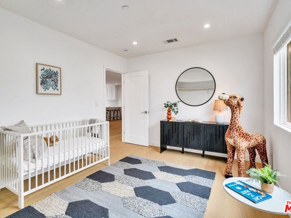 7832 Croydon Avenue, Los Angeles CA 90045