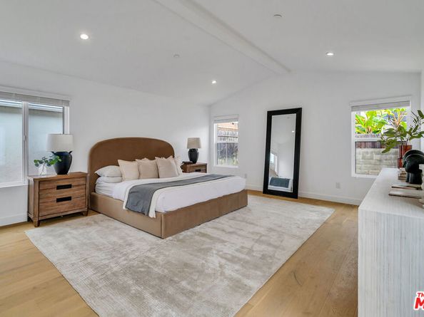 7832 Croydon Avenue, Los Angeles CA 90045