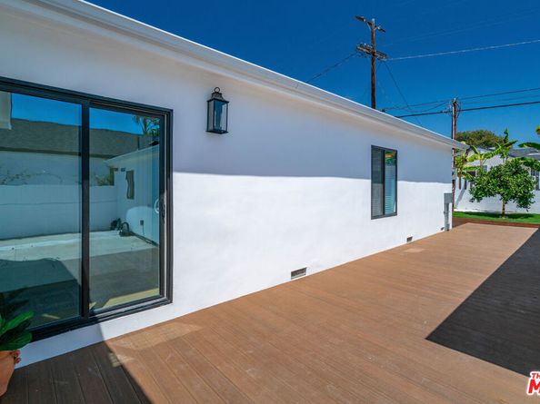7832 Croydon Avenue, Los Angeles CA 90045