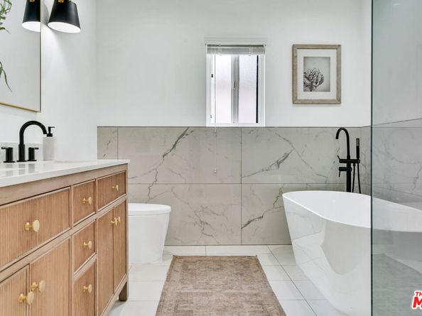 7832 Croydon Avenue, Los Angeles CA 90045