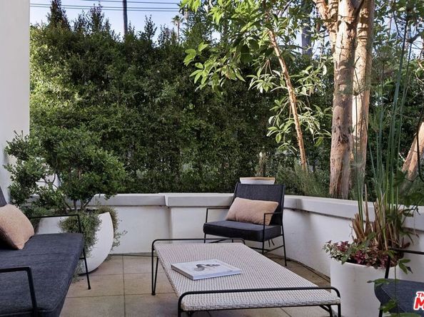 2027 N Canyon Drive, Los Angeles CA 90068