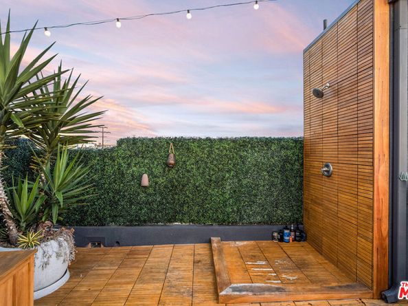 2515 Lincoln Boulevard, Venice CA 90291