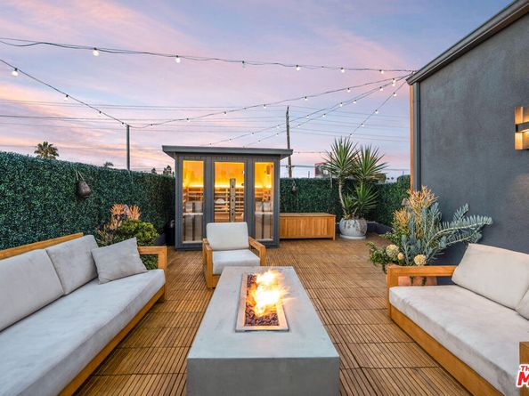 2515 Lincoln Boulevard, Venice CA 90291