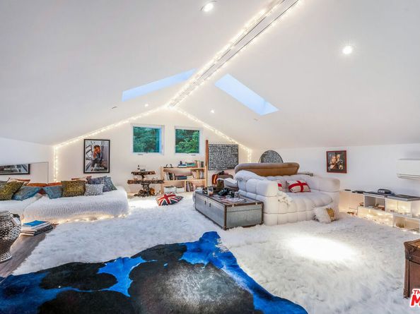 2515 Lincoln Boulevard, Venice CA 90291