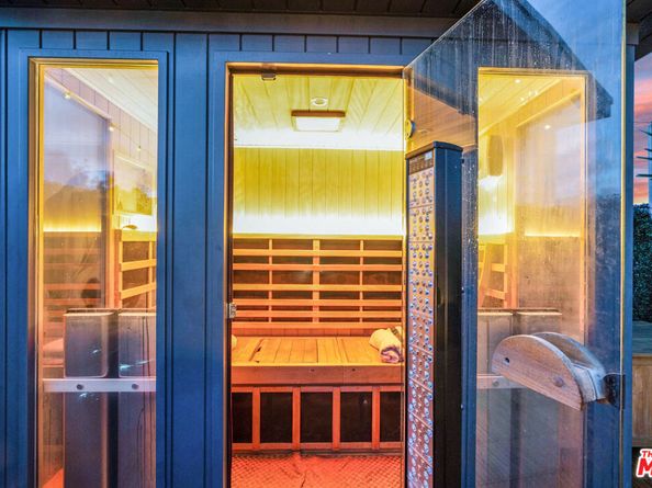 2515 Lincoln Boulevard, Venice CA 90291