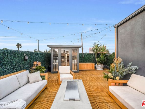 2515 Lincoln Boulevard, Venice CA 90291