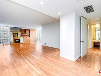 211 S Spalding Drive
