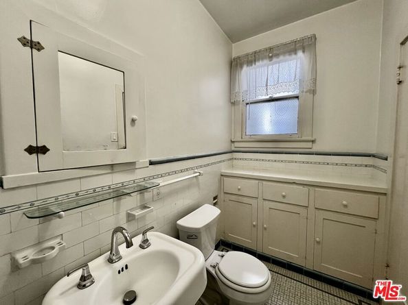 143 N Sycamore Avenue, Los Angeles CA 90036