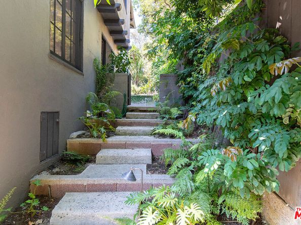 6626 Cahuenga Terrace, Los Angeles CA 90068