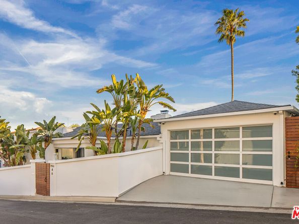 7924 Hillside Avenue, Los Angeles CA 90046