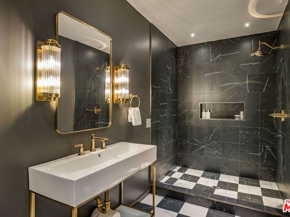 7924 Hillside Avenue, Los Angeles CA 90046