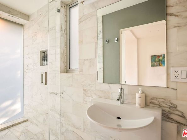 7924 Hillside Avenue, Los Angeles CA 90046