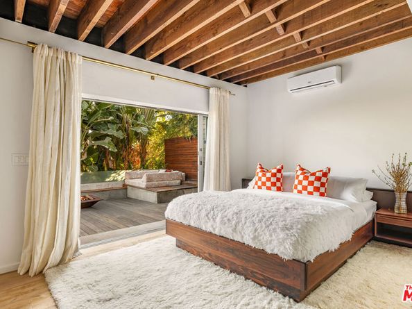 7924 Hillside Avenue, Los Angeles CA 90046