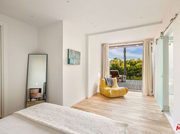 7924 Hillside Avenue, Los Angeles CA 90046