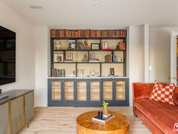 7924 Hillside Avenue, Los Angeles CA 90046