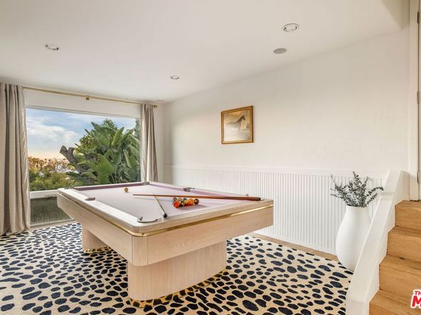 7924 Hillside Avenue, Los Angeles CA 90046