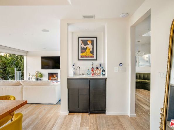 7924 Hillside Avenue, Los Angeles CA 90046