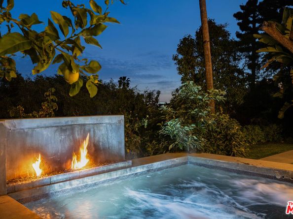 7924 Hillside Avenue, Los Angeles CA 90046