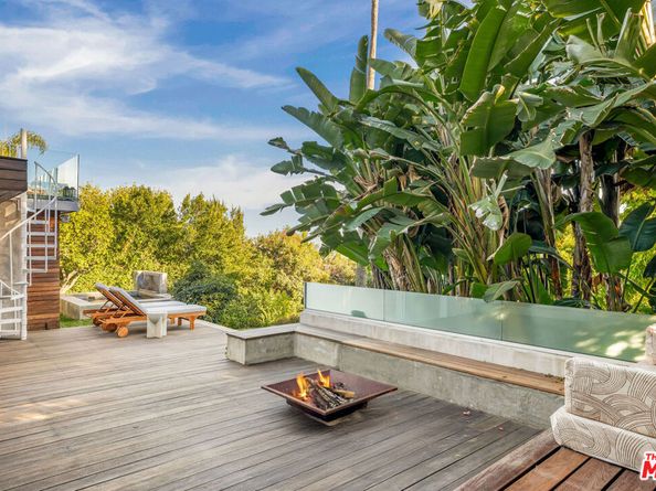 7924 Hillside Avenue, Los Angeles CA 90046