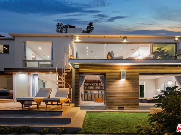 7924 Hillside Avenue, Los Angeles CA 90046