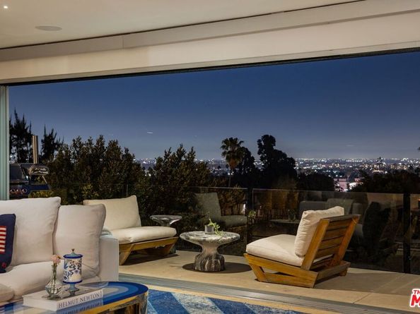 7924 Hillside Avenue, Los Angeles CA 90046