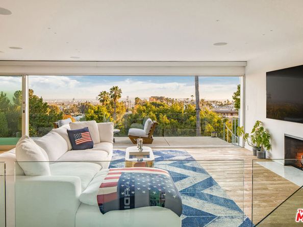 7924 Hillside Avenue, Los Angeles CA 90046