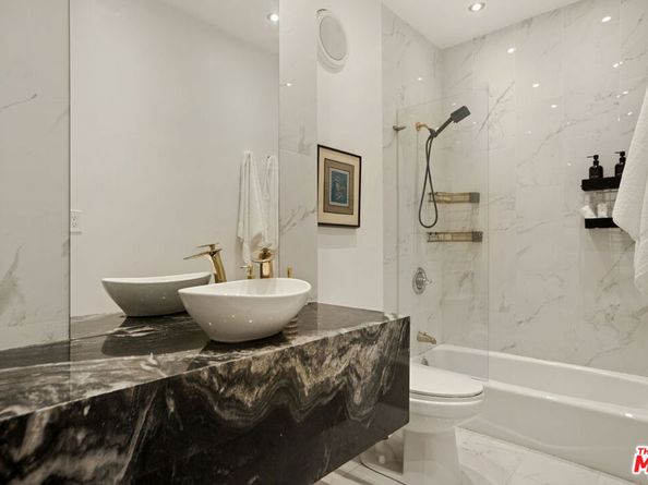 2121 James M Wood Boulevard 124, Los Angeles CA 90006