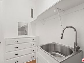 511 N Hobart Boulevard, Los Angeles CA 90004