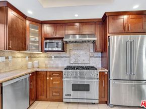 927 S Wooster Street 2, Los Angeles CA 90035