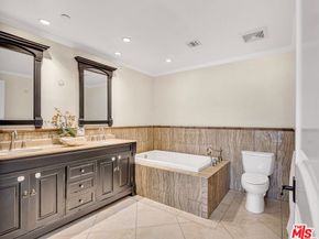 927 S Wooster Street 2, Los Angeles CA 90035