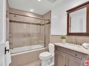927 S Wooster Street 2, Los Angeles CA 90035