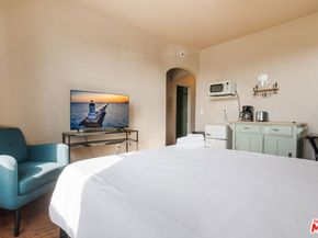 2731 Beverly Boulevard, Los Angeles CA 90057