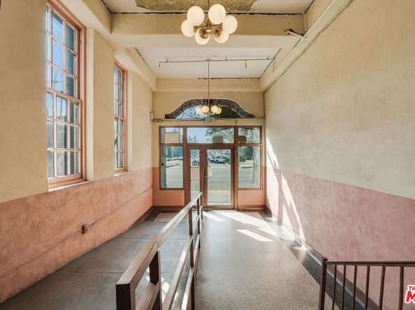 2731 Beverly Boulevard, Los Angeles CA 90057