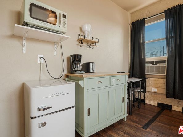 2731 Beverly Boulevard, Los Angeles CA 90057