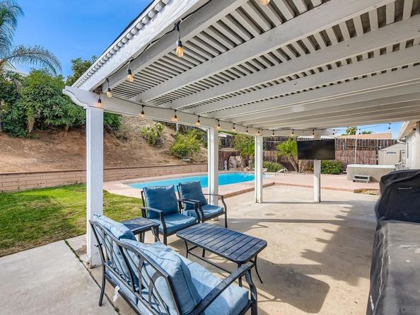 9760 Pebble Beach Dr, Santee CA 92071