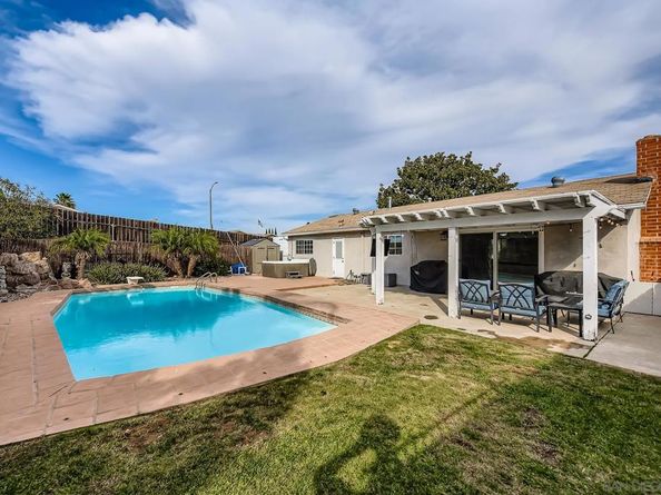 9760 Pebble Beach Dr, Santee CA 92071