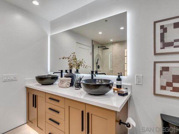 700 W E St 2404, San Diego CA 92101