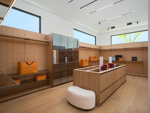 6283 La Jolla Scenic Drive S, San Diego CA 92037