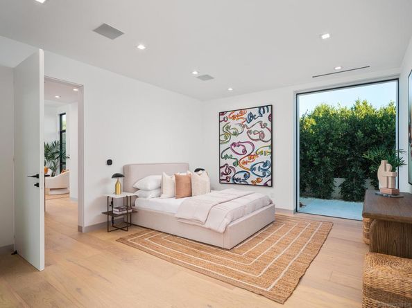 6283 La Jolla Scenic Drive S, San Diego CA 92037