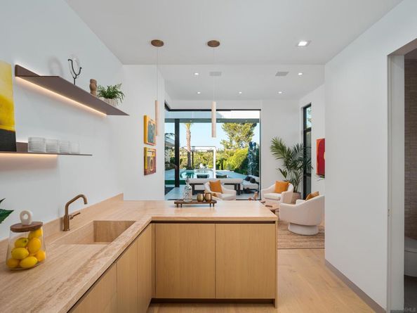 6283 La Jolla Scenic Drive S, San Diego CA 92037