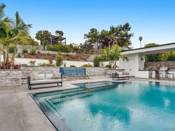 6389 Castejon, La Jolla CA 92037