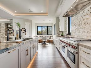 6389 Castejon, La Jolla CA 92037