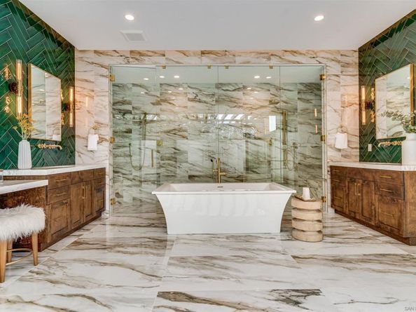 6389 Castejon, La Jolla CA 92037