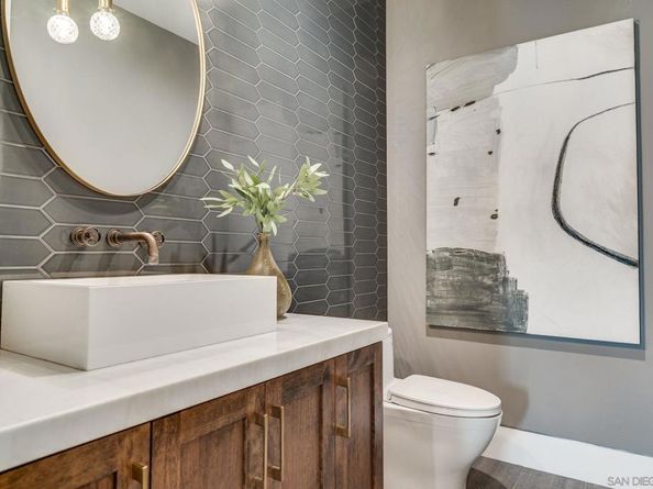 6389 Castejon, La Jolla CA 92037