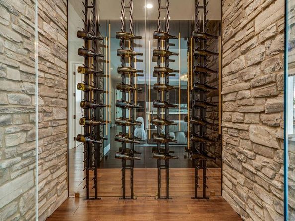 6389 Castejon, La Jolla CA 92037