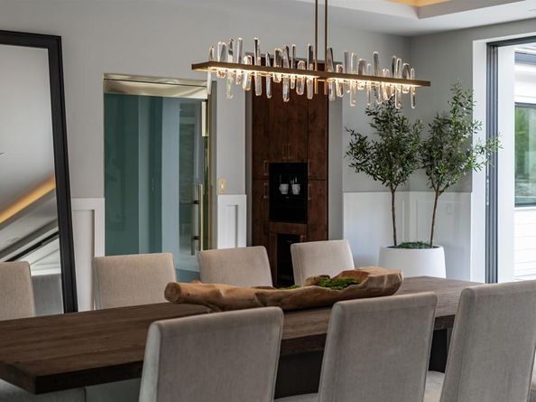 6389 Castejon, La Jolla CA 92037